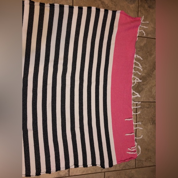 Victoria Secret Blanket Tassels  Pink Striped Black And White Authentic Knitted - Picture 3 of 9